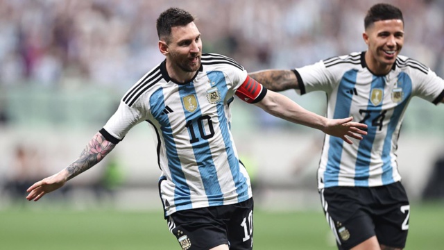 LEO MESSI ENCHANTE LA CHINE AVEC LE BUT LE PLUS RAPIDE DE SA CARRIÈRE, L'ARGENTINE DOMINE L'AUSTRALIE À PÉKIN (2-0) LEO MESSI ENCHANTE LA CHINE AVEC LE BUT LE PLUS RAPIDE DE SA CARRIÈRE, L'ARGENTINE DOMINE L'AUSTRALIE À PÉKIN (2-0)