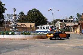 Depuis une dizaine de jours, le bateau Aline Sitoé Diatta a suspendu « jusqu’à nouvel ordre » ses rotations Dakar-Ziguinchor-Dakar. La société nationale de transport interurbain, Dakar Dem Dikk (DDD), de son côté a en fait de même. Un sevrage mal ven Depuis une dizaine de jours, le bateau Aline Sitoé Diatta a suspendu « jusqu’à nouvel ordre » ses rotations Dakar-Ziguinchor-Dakar. La société nationale de transport interurbain, Dakar Dem Dikk (DDD), de son côté a en fait de même. Un sevrage mal ven