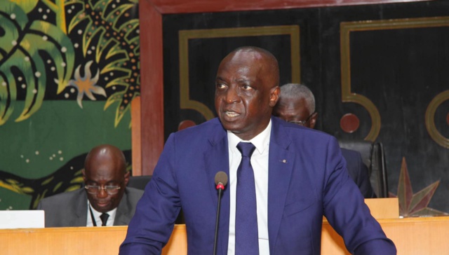 Mamadou Bâ : "Le budget 2024 devrait atteindre le chiffre record de 7000milliards" Mamadou Bâ : "Le budget 2024 devrait atteindre le chiffre record de 7000milliards"