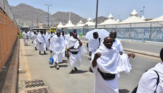 Arabie Saoudite: les pèlerins musulmans convergent vers Mina, étape majeure du hajj à La Mecque Arabie Saoudite: les pèlerins musulmans convergent vers Mina, étape majeure du hajj à La Mecque