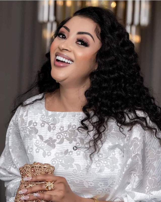 Sokhna Aïdara, épouse du chanteur Waly Seck, la "force tranquille" ! Sokhna Aïdara, épouse du chanteur Waly Seck, la "force tranquille" !