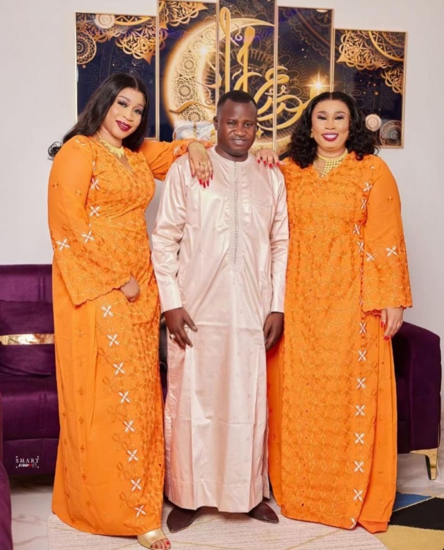 Tabaski- La diva Aïda Samb très complice avec sa co-épouse Tabaski- La diva Aïda Samb très complice avec sa co-épouse