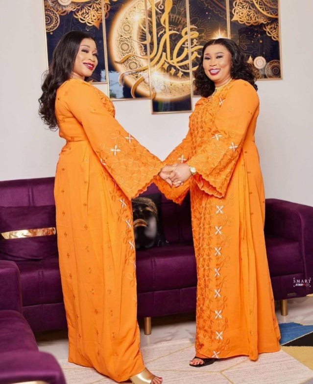 Tabaski- La diva Aïda Samb très complice avec sa co-épouse Tabaski- La diva Aïda Samb très complice avec sa co-épouse