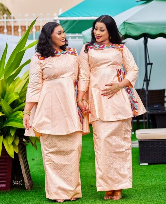 Tabaski- La diva Aïda Samb très complice avec sa co-épouse Tabaski- La diva Aïda Samb très complice avec sa co-épouse