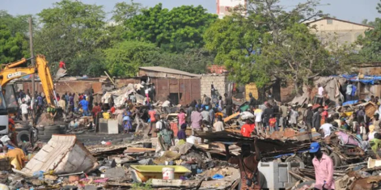 Déguerpissement : la ‘’Cité Imbécile’’ rasée par les autorités, plusieurs personnes dont des étrangers sont devenues des sans abris Déguerpissement : la ‘’Cité Imbécile’’ rasée par les autorités, plusieurs personnes dont des étrangers sont devenues des sans abris