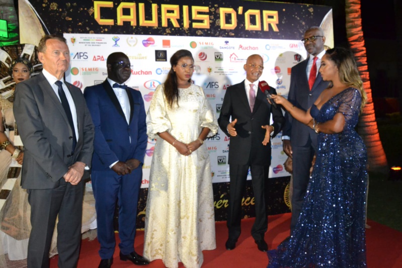 18 ème édition des Cauris d'Or- Les deux champions nationaux Youssou Ndour et Mbagnick Diop ont mis le feu au King Fahd Palace (IMAGES)