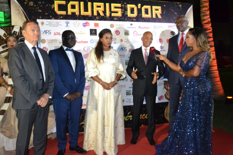18 ème édition des Cauris d'Or- Les deux champions nationaux Youssou Ndour et Mbagnick Diop ont mis le feu au King Fahd Palace (IMAGES) 18 ème édition des Cauris d'Or- Les deux champions nationaux Youssou Ndour et Mbagnick Diop ont mis le feu au King Fahd Palace (IMAGES)