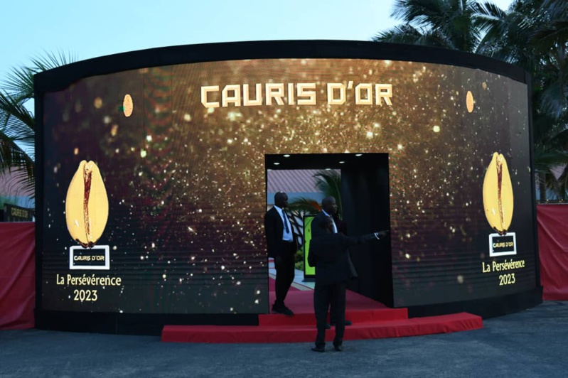18 ème édition des Cauris d'Or- Les deux champions nationaux Youssou Ndour et Mbagnick Diop ont mis le feu au King Fahd Palace (IMAGES)