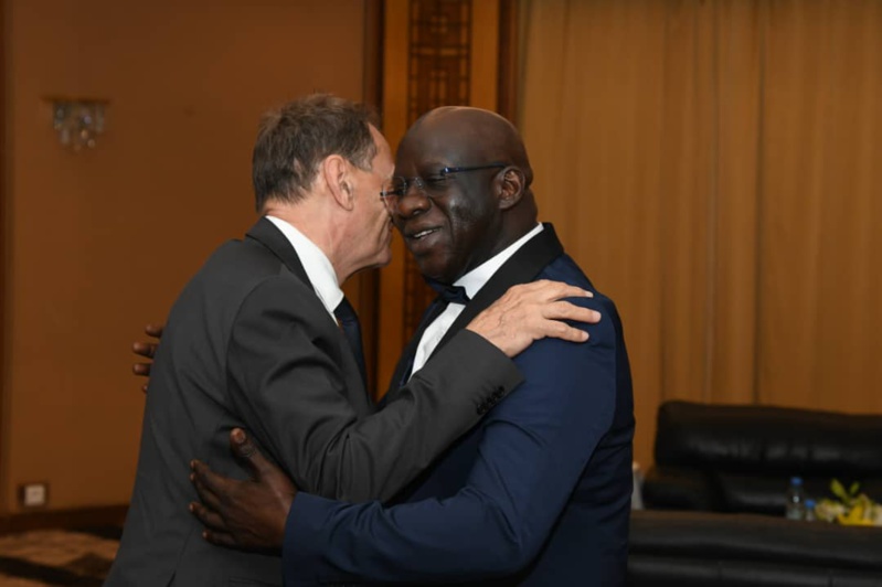 18 ème édition des Cauris d'Or- Les deux champions nationaux Youssou Ndour et Mbagnick Diop ont mis le feu au King Fahd Palace (IMAGES) 18 ème édition des Cauris d'Or- Les deux champions nationaux Youssou Ndour et Mbagnick Diop ont mis le feu au King Fahd Palace (IMAGES)