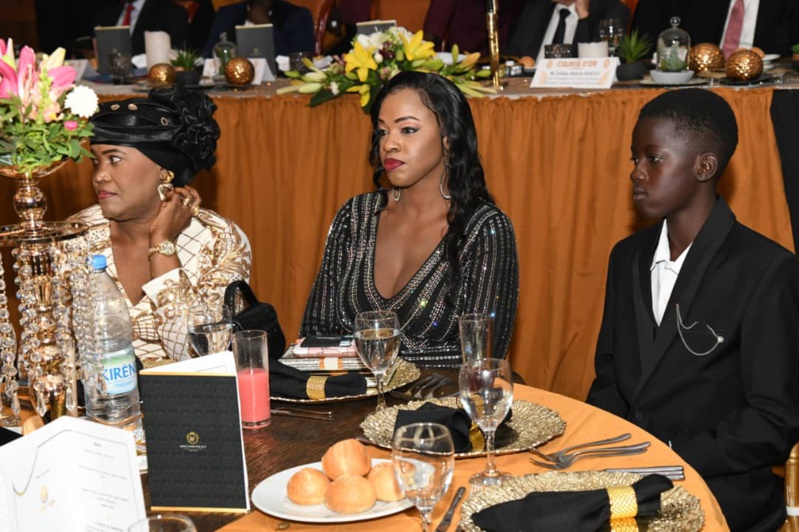 18 ème édition des Cauris d'Or- Les deux champions nationaux Youssou Ndour et Mbagnick Diop ont mis le feu au King Fahd Palace (IMAGES)