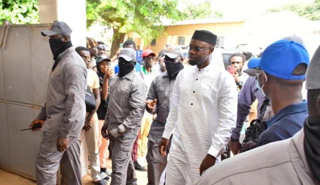 Prison de Mbour : bataille sanglante entre gardes du corps de Sonko et des Gangsters Prison de Mbour : bataille sanglante entre gardes du corps de Sonko et des Gangsters