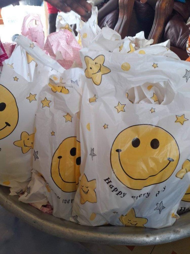 Célébration de l'anniversaire de son mentor ( Sonko)- Le tiktokeur Ababacar Mbengue distribue des...sandwichs