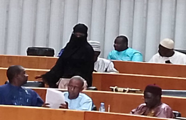 Elle apparaît dans une tenue inattendue : Coura Macky déroute les députés, pouvoir comme opposition… Elle apparaît dans une tenue inattendue : Coura Macky déroute les députés, pouvoir comme opposition…