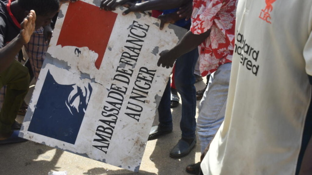 Niger : le ton monte entre Paris et Niamey après la manifestation contre l'ambassade de France