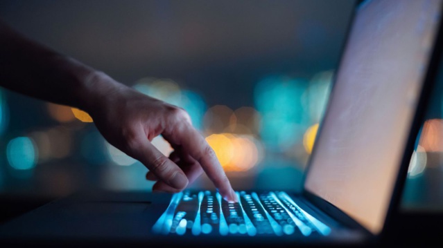 Arnaques sur internet originaires d’Afrique de l’Ouest : 103 personnes arrêtées et 1100 suspects identifiés, annonce Interpol