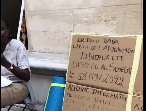 Affaire Didier BADJI : l’épouse du gendarme disparu en grève de la faim Affaire Didier BADJI : l’épouse du gendarme disparu en grève de la faim