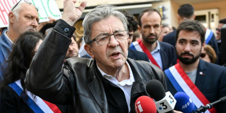 Sonko admis en réanimation : le Sénégal ne doit pas laisser mourir sa démocratie (Mélenchon) Sonko admis en réanimation : le Sénégal ne doit pas laisser mourir sa démocratie (Mélenchon)
