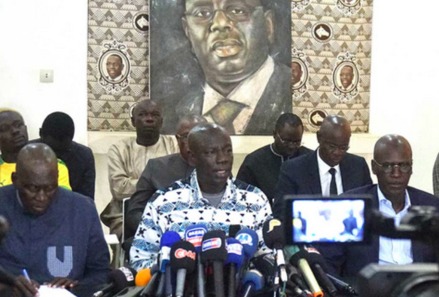 Crise de candidature au sein de la coalition présidentielle : après l’Apr, les alliés pressent Macky Crise de candidature au sein de la coalition présidentielle : après l’Apr, les alliés pressent Macky