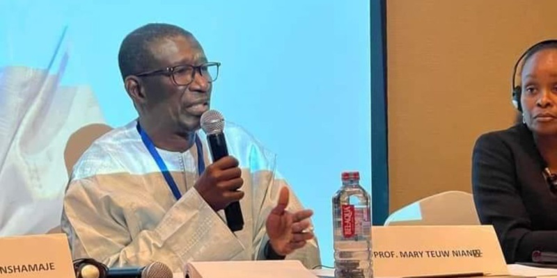 La Présidentielle 2024 sera une confrontation entre candidats honnêtes et les plus grands voleurs de la République, selon Pr Mary Teuw Niane La Présidentielle 2024 sera une confrontation entre candidats honnêtes et les plus grands voleurs de la République, selon Pr Mary Teuw Niane