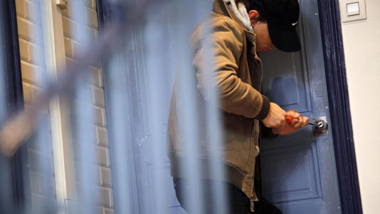 Paris : à 12 ans, le cambrioleur s’empare de 200 000 euros de montres de luxe Paris : à 12 ans, le cambrioleur s’empare de 200 000 euros de montres de luxe