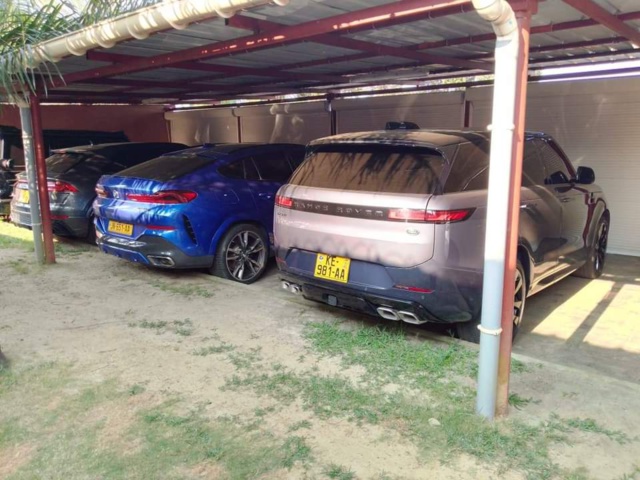 Encore des milliards de francs cfa découverts chez l'assistant personnel de l'épouse d'Aly Bongo...Le point sur la liste des proches du "clan Bongo" mis aux arrêts... Encore des milliards de francs cfa découverts chez l'assistant personnel de l'épouse d'Aly Bongo...Le point sur la liste des proches du "clan Bongo" mis aux arrêts...