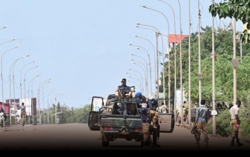 Nord du Burkina: 53 soldats et supplétifs de l'armée tués dans une attaque de jihadistes présumés Nord du Burkina: 53 soldats et supplétifs de l'armée tués dans une attaque de jihadistes présumés