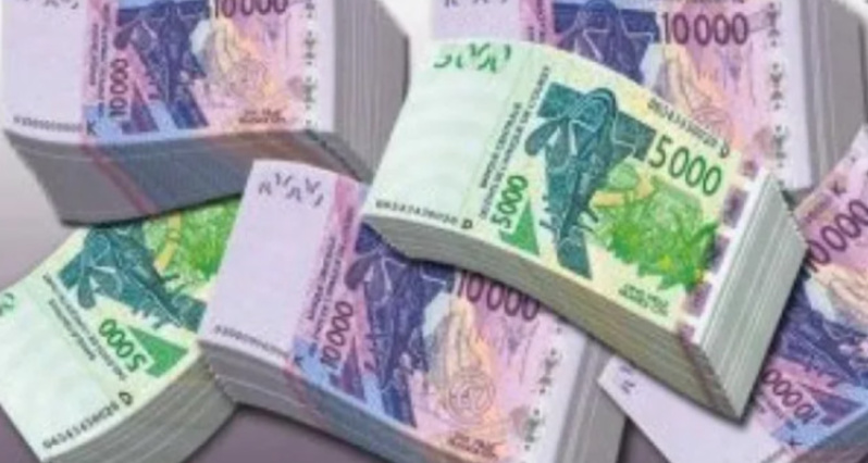 Un faux commandant des Douanes gruge une dame de 4 millions FCfa Un faux commandant des Douanes gruge une dame de 4 millions FCfa