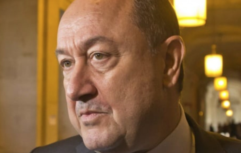 Trafic d'influence : l'ex-patron du renseignement intérieur français renvoyé en procès Trafic d'influence : l'ex-patron du renseignement intérieur français renvoyé en procès