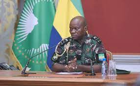 Gabon: le président de la transition a rencontré l'ex-candidat rival de Bongo, Albert Ondo Ossa Gabon: le président de la transition a rencontré l'ex-candidat rival de Bongo, Albert Ondo Ossa