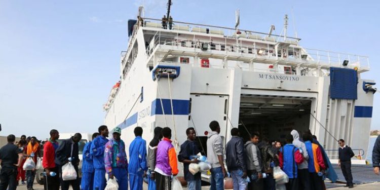 Ténérife : 136 migrants dont 5 femmes partis du Sénégal, interceptés par la marine espagnole Ténérife : 136 migrants dont 5 femmes partis du Sénégal, interceptés par la marine espagnole