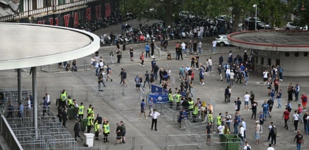 Ligue des champions: un supporter de Newcastle blessé à l'arme blanche à Milan Ligue des champions: un supporter de Newcastle blessé à l'arme blanche à Milan