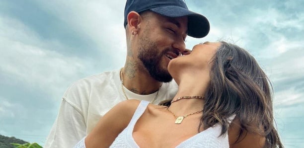Neymar surpris avec des femmes à Barcelone : La réaction de sa petite amie enceinte Neymar surpris avec des femmes à Barcelone : La réaction de sa petite amie enceinte