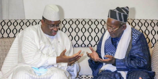 Médina Baye : Macky Sall fait ses adieux au Khalife Serigne Mahi Niass et lui confie la coalition Bby Médina Baye : Macky Sall fait ses adieux au Khalife Serigne Mahi Niass et lui confie la coalition Bby