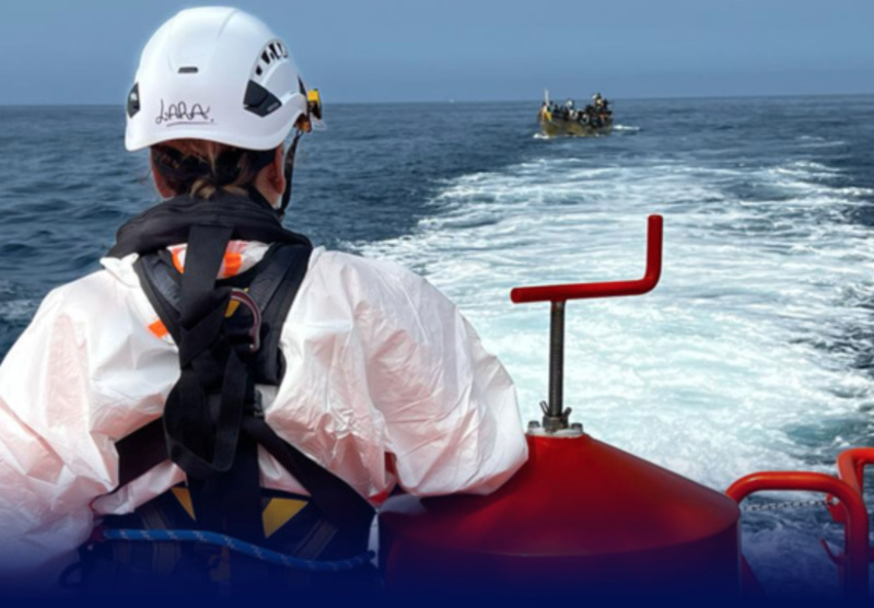 Espagne: Un cayuco( pirogue) avec 138 clandestins dont 2 femmes, arraisonné par les garde-côtes Espagne: Un cayuco( pirogue) avec 138 clandestins dont 2 femmes, arraisonné par les garde-côtes