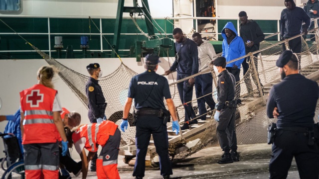 ESPAGNE: PLUS DE 900 MIGRANTS SONT ARRIVÉS SUR LES ÎLES CANARIES EN 24 HEURES ESPAGNE: PLUS DE 900 MIGRANTS SONT ARRIVÉS SUR LES ÎLES CANARIES EN 24 HEURES