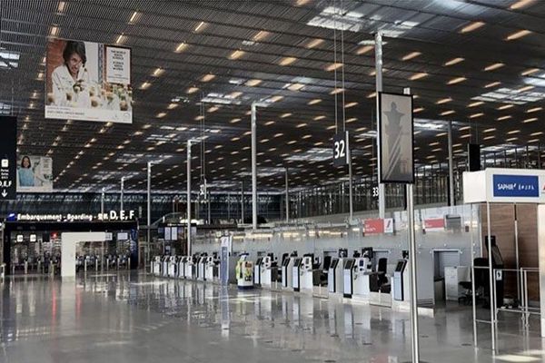 LILLE, TOULOUSE, NANTES... SIX AÉROPORTS ÉVACUÉS APRÈS DES ALERTES À LA BOMBE LILLE, TOULOUSE, NANTES... SIX AÉROPORTS ÉVACUÉS APRÈS DES ALERTES À LA BOMBE