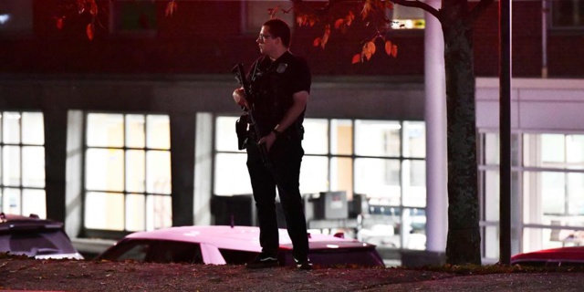 Fusillades dans le Maine aux Etats-Unis : au moins 22 morts, le tireur présumé activement recherché Fusillades dans le Maine aux Etats-Unis : au moins 22 morts, le tireur présumé activement recherché
