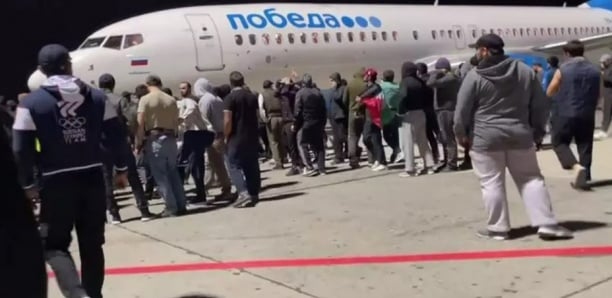 Russie : un aéroport pris d'assaut au Daguestan à l'annonce de l'arrivée d'un vol venant d'Israël Russie : un aéroport pris d'assaut au Daguestan à l'annonce de l'arrivée d'un vol venant d'Israël