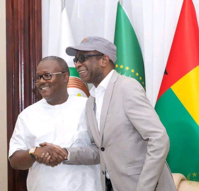 Le chanteur Sénégalais, Youssou Ndour, reçu par le Président de Guinée Bissau Umaro Sissoko Embalo Le chanteur Sénégalais, Youssou Ndour, reçu par le Président de Guinée Bissau Umaro Sissoko Embalo