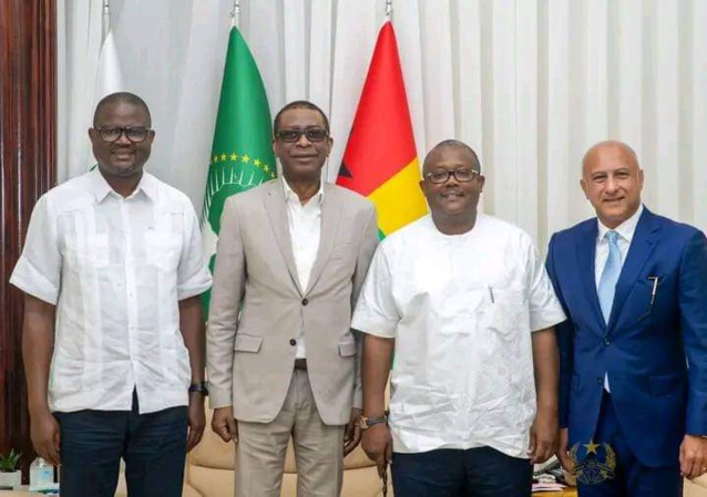 Le chanteur Sénégalais, Youssou Ndour, reçu par le Président   de Guinée Bissau Umaro Sissoko Embalo