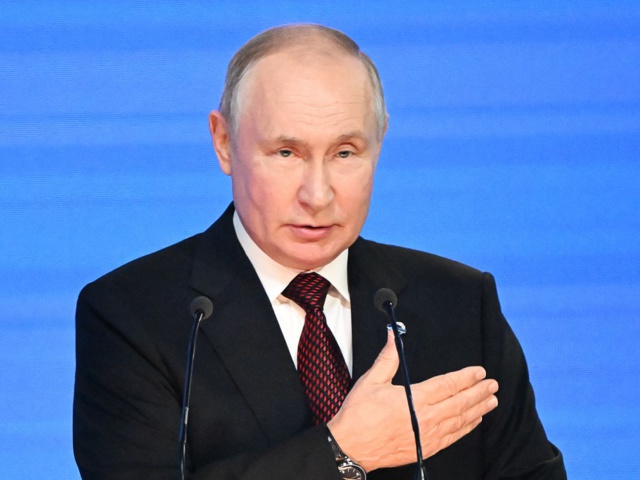 Le président Vladimir Poutine signe la sortie de la Russie du traité interdisant les essais nucléaires