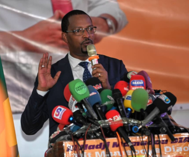 Adama Fall soutient détenir la clé USB de parrainage du candidat Mame Boye Diao- Un ballon de sonde des tenants du pouvoir pour recaler le chef de file de "Sénégal Nouveau"? Adama Fall soutient détenir la clé USB de parrainage du candidat Mame Boye Diao- Un ballon de sonde des tenants du pouvoir pour recaler le chef de file de "Sénégal Nouveau"?