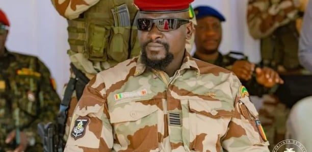 Guinée : Doumbouya limoge le coordinateur des services de renseignement, d’autres officiers radiés Guinée : Doumbouya limoge le coordinateur des services de renseignement, d’autres officiers radiés
