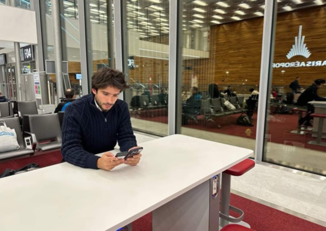 L'avocat d'Ousmane Sonko, Me Juan Branco, échappe de justesse, à une arrestation... L'avocat d'Ousmane Sonko, Me Juan Branco, échappe de justesse, à une arrestation...