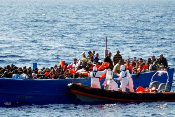 Le naufrage d'un bateau de migrants fait craindre 700 morts en Méditerranée