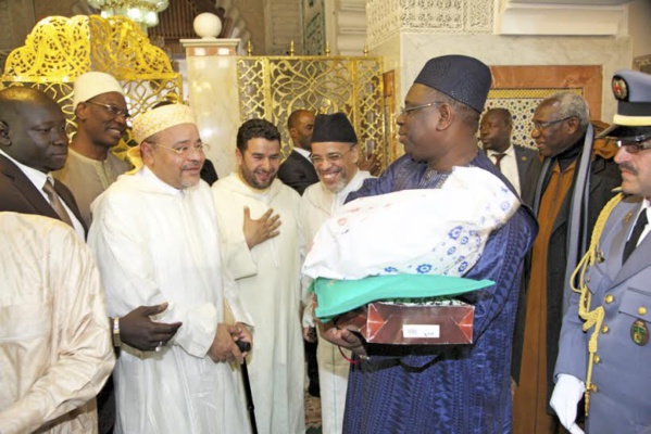 Les images du pèlerinage du Pr Macky Sall au mausolée de Cheikh Ahmed Tidiane Chérif Les images du pèlerinage du Pr Macky Sall au mausolée de Cheikh Ahmed Tidiane Chérif