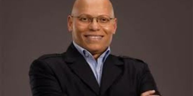 La commission d’enquete parlementaire approuvée , Karim jubile et pose le report des élections La commission d’enquete parlementaire approuvée , Karim jubile et pose le report des élections