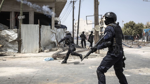 Affrontements entre gendarmes et manifestants- Ça chauffe sur la VDN ! Affrontements entre gendarmes et manifestants- Ça chauffe sur la VDN !