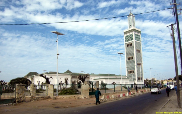 La Grande mosquée de Dakar quadrillée par la garde raprochée, la police et les Rg La Grande mosquée de Dakar quadrillée par la garde raprochée, la police et les Rg