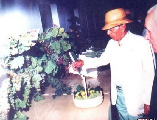 Style: Les 10 plus beaux costumes de Hassan II (PHOTOS) Style: Les 10 plus beaux costumes de Hassan II (PHOTOS)